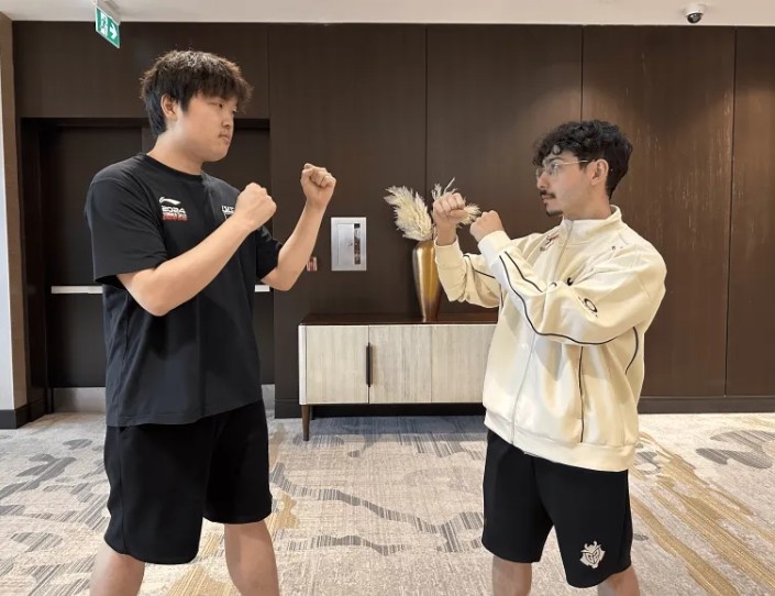 G2晒Bin与BrokenBlade合照：这周六超级彬大战上单教父